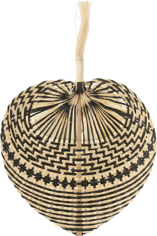 Geweven bamboe wanddecoratie in naturel en zwart met een geometrisch patroon en een lusje aan de bovenkant.