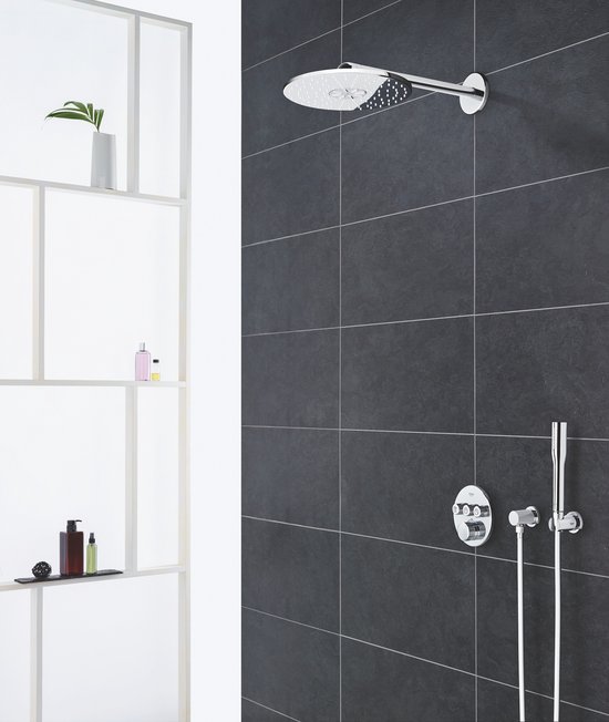 Douchekop met regenfunctie in chroom, met wandmontage en thermostaatkraan.