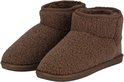 Donkerbruine teddy enkellaars pantoffels met beige suède hiel en rand.