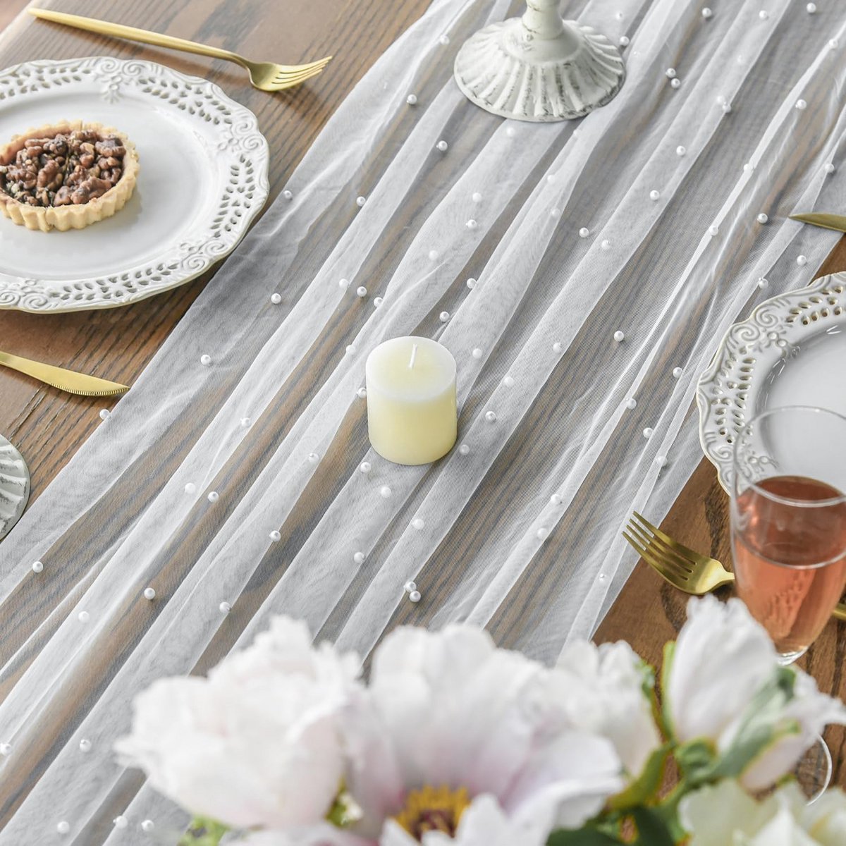 Lange Tafelloper met Witte Tule en Parels voor Huis en Feestdecoratie