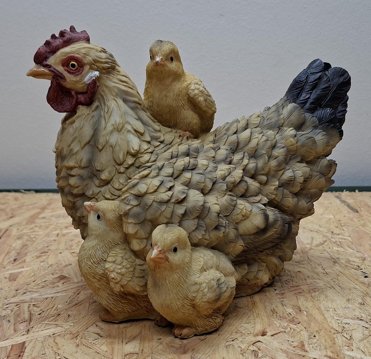 Kip en kuikens Beeld - 20cm hoog - polyresin - polystone - Decoratie - Woonaccessoires - Beeld