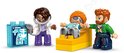 Dokter met stethoscoop, patiënt in rolstoel met panda, en vader met LEGO Duplo figuren.