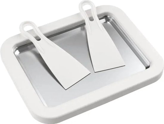 IJsmachine met twee schrapers. IJsbak. IJshoorntjesmachine voor het maken van ijshoorntjes en ijs.