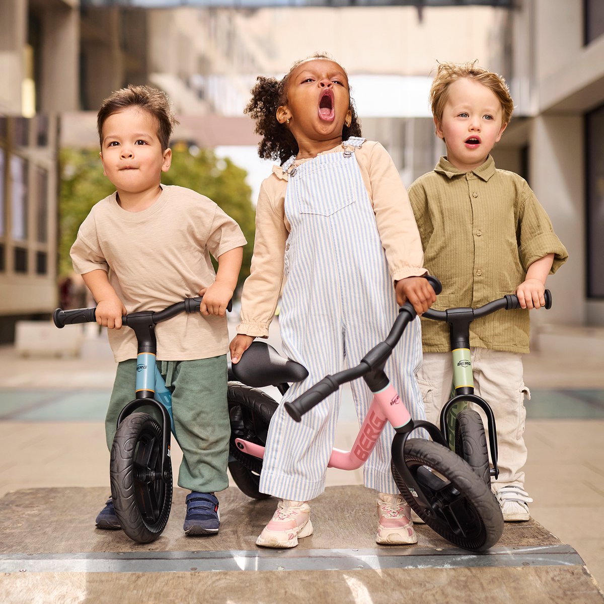 BERG MOOV10 Loopfiets - 2+ jaar - 10 inch - Lichtgewicht - Anti-lek EVA Banden - Verstelbaar Stuur en Zadel - Sand Beige — afbeelding 2