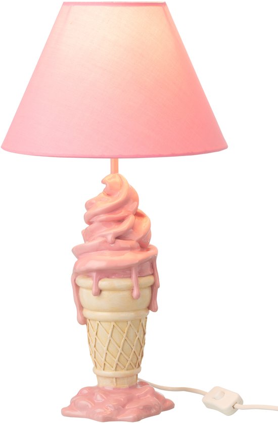 Lampe rose en forme de cône de crème glacée avec de la crème glacée molle rose, avec un abat-jour rose.