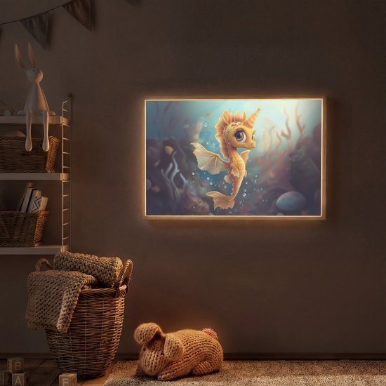 Nachtlampje 90x60 cm - Kinder lamp - Zeepaardje - Onderwater - Zeedieren - Oceaan - Tafellamp kinderkamer draadloos - Slaapkamer lampje - Bedlamp kinderen - Kinderlampje - Wandlamp babykamer - Nachtlampjes van OnlyWow — afbeelding 2