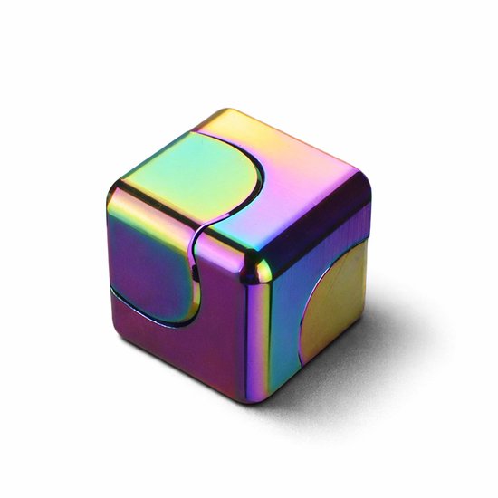 Gekleurde metaalkleurige fidget cube met golvend design.