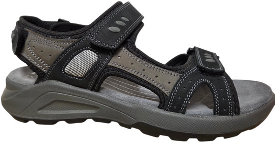 Zwarte en grijze herensandalen met klittenbandsluiting, stiksels en perforaties.
