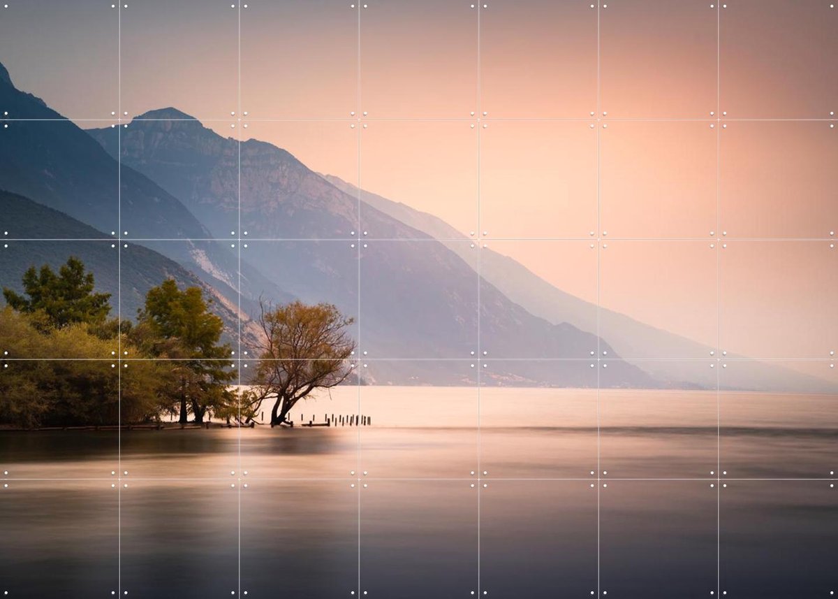 IXXI Garda Lake Mountains, Claire Droppert - 140 x 100 cm - Gratis ophangtool - Grote wanddecoratie en posters - Fotografie, Naturalisme, Realisme