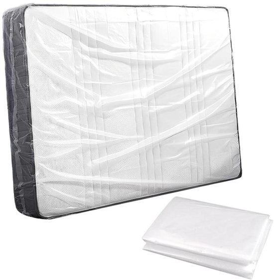 Matras in transparante beschermhoes, met extra opgevouwen hoezen ernaast.