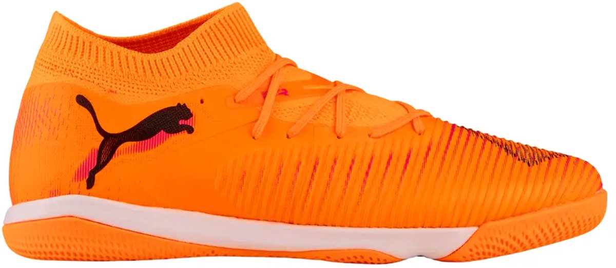 Puma future 8 match ic in de kleur oranje.