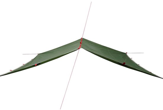 Bâche de camping verte, suspendue par des cordes rouges.