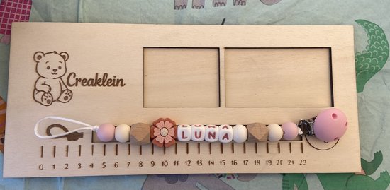 Houten speenkoord met de naam LUNA, roze bloem, roze en crème kralen.