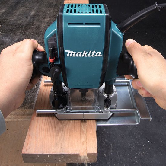 MAKITA Bovenfrees RP0900J - 900 W - In Mbox