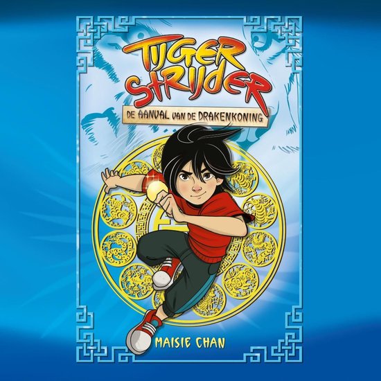 Boek 'Tiger Strider: De aanval van de Drakenkoning' met een jongen in rode trui, donkere kleding en rode schoenen, centraal in een gouden cirkel met Chinese symbolen.