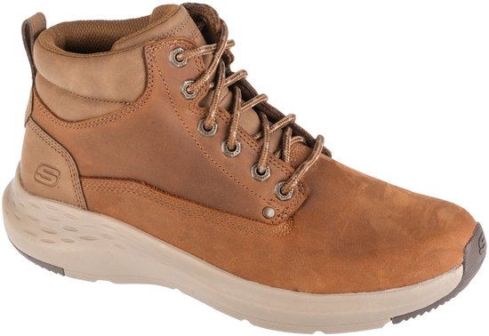 Botte en cuir marron avec lacets, semelle beige et un logo 'S' sur le côté.