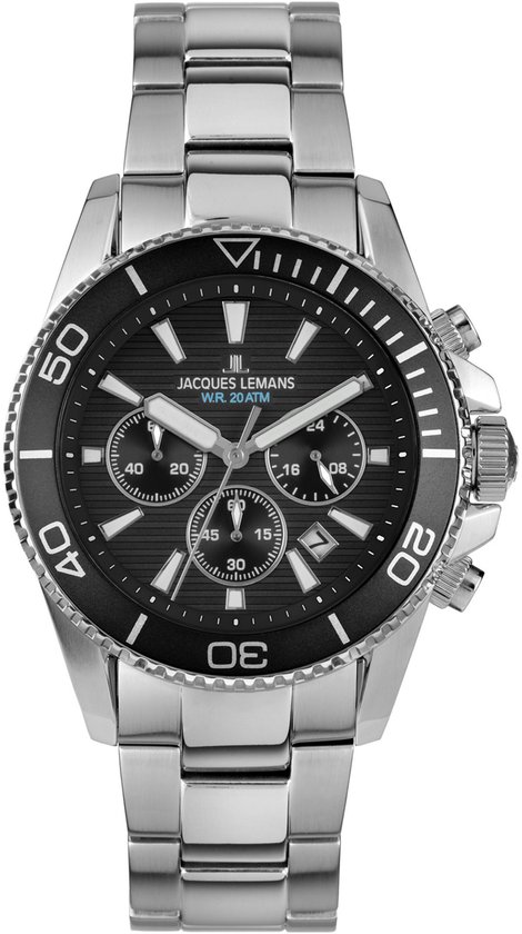 Zilverkleurig herenhorloge met zwarte wijzerplaat, datumweergave en drie subdials.