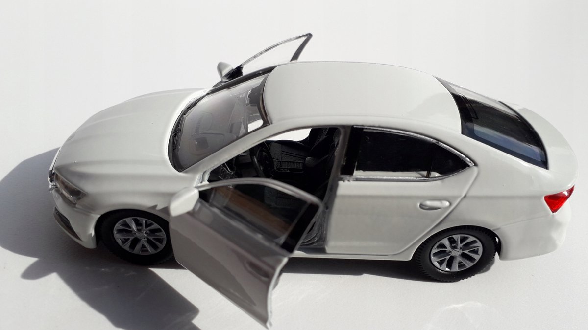 Welly Skoda Octavia Wit Metaal Model Auto Schaal 1:34