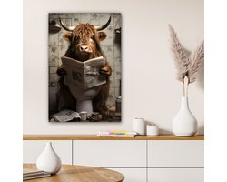Canvas schilderij 40x60 cm - Exclusieve wanddecoratie Schotse hooglander - Toilet - Krant - Badkamer - Muurdecoratie woonkamer - Slaapkamer decoratie - Kamer accessoires - Schilderijen op canvas