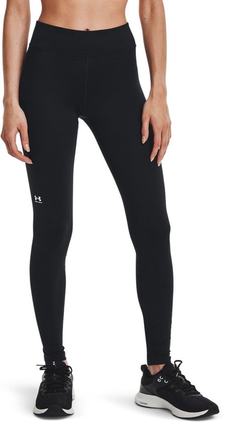 Zwarte dames sportlegging van Under Armour met wit logo op linkerbeen.
