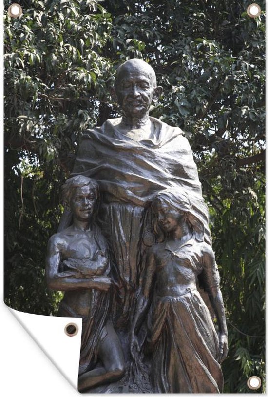 Tuinposters buiten Standbeeld van Mahatma Gandhi in het Indiase Dehli ...