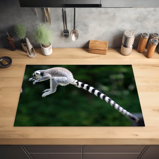 KitchenYeah® Inductie beschermer 78x52 cm - Aap - Ringstaartmaki - Bos - Kookplaataccessoires - Afdekplaat voor kookplaat - Inductiebeschermer - Inductiemat - Inductieplaat mat