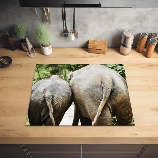KitchenYeah® Inductie beschermer 65x52 cm - Olifant - Dieren - Grijs - Natuur - Kookplaataccessoires - Afdekplaat voor kookplaat - Inductiebeschermer - Inductiemat - Inductieplaat mat