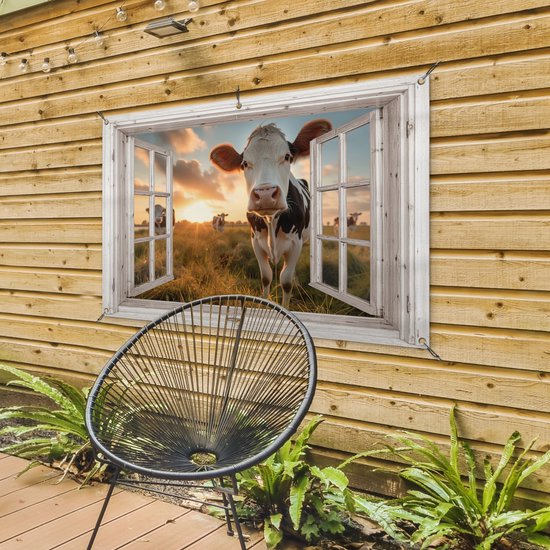 Tuinposter 120x80 cm - Tuindecoratie Koe - Doorkijk - Weiland - Dieren portret - Natuur - Koeien - Wit raam - Poster voor in de tuin - Buiten decoratie - Schutting tuinschilderij - Tuindoek muurdecoratie - Wanddecoratie balkondoek