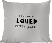 Sierkussen Buiten - Quotes - Spreuken - You are loved little girl - Kinderen - Liefde - 60x60 cm - Weerbestendig