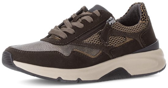 Bruine Gabor sneaker met panterprint en beige zool, op de zijkant.