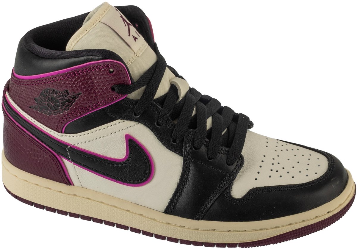 Air Jordan 1 Mid SE, Vrouwen, Wit, Sneakers, maat: 40