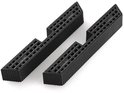 Twee zwarte, rechthoekige plastic adapters met een rasterpatroon voor ventilatie.