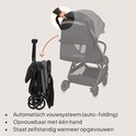 Illustratie die het automatische vouwsysteem van de grijze en zwarte Lionelo kinderwagen demonstreert.