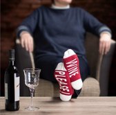 Verjaardag cadeau - Wijn Sokken - Valentijnsdag cadeau - Sokken - Leuke sokken - Valentijn cadeautje vrouw  - Vrolijke sokken - Luckyday Socks - Sokken met tekst -Wine Please