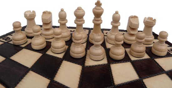 Afbeelding van het spel Chess the Game - Schaken met 3 personen - Klein reis formaat - Uniek schaakspel!