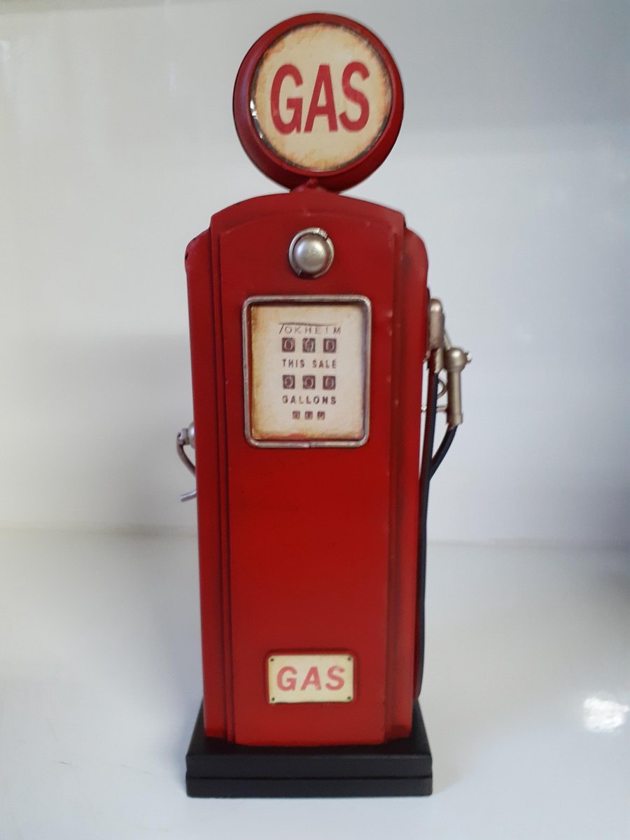 Motor beeldje Gaspomp van metaal als Spaarpot van Slijkhuis 36x13x9 cm