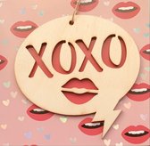 Valentijn tip ! Luxe Valentijnskaart met houten hanger "XOXO" 14x14 cm incl. envelop