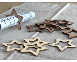 HOUTEN KERSTVERSIERING / WOODEN CHRISTMAS DECORATION - TAFELACCESSOIRES / TABLE ACCESSORIES - SERVETRINGEN STERREN / NAPKIN RINGS STARS (4 STUKS) - 7 x 7 - LICHT HOUT / NATURAL WOOD - Diner accessoires - Tafel decoratie - Kerstmis