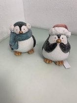 Pinguin beeldjes met sneeuw - twee stuks