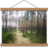 Schoolplaat – Houten Hutje in het Bos - 40x30cm Foto op Textielposter (Wanddecoratie op Schoolplaat)