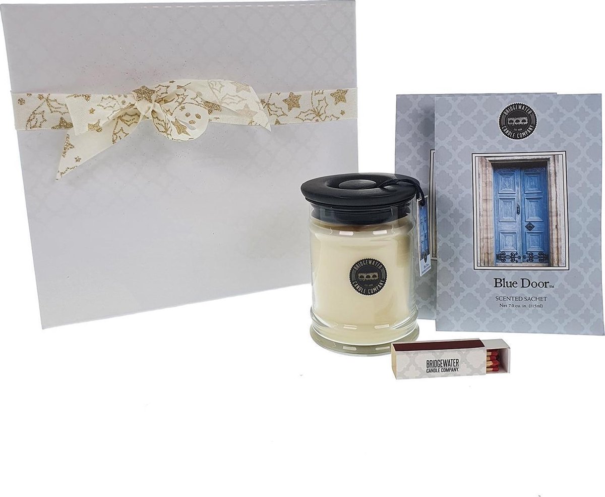 Bridgewater Blue door luxe kadoverpakking mandarijn en cederhout geurkaars met 2...
