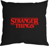 Stranger Things Kussenhoes 45x45 cm Zwart / Rode Tekst