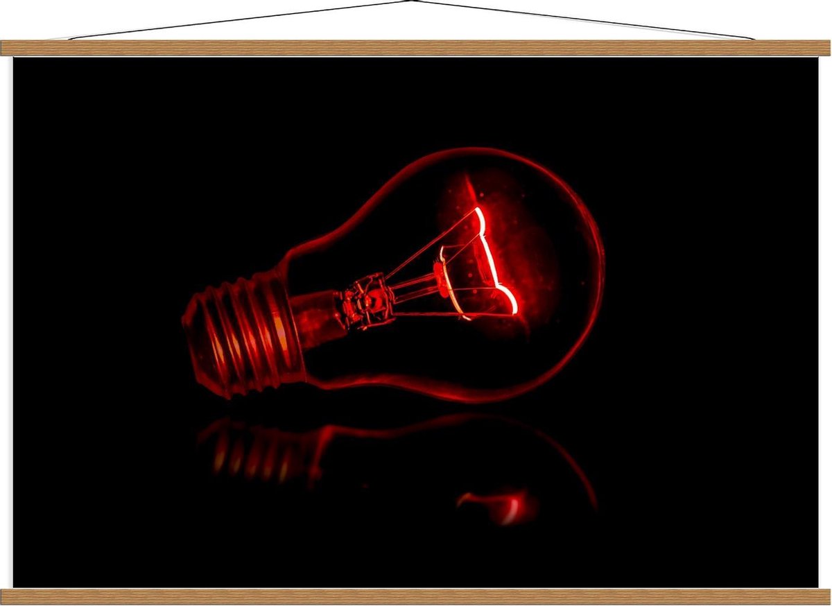 Schoolplaat – Rode Gloeilamp op Zwarte Achtergrond - 120x80cm Foto op Textielposter (Wandd