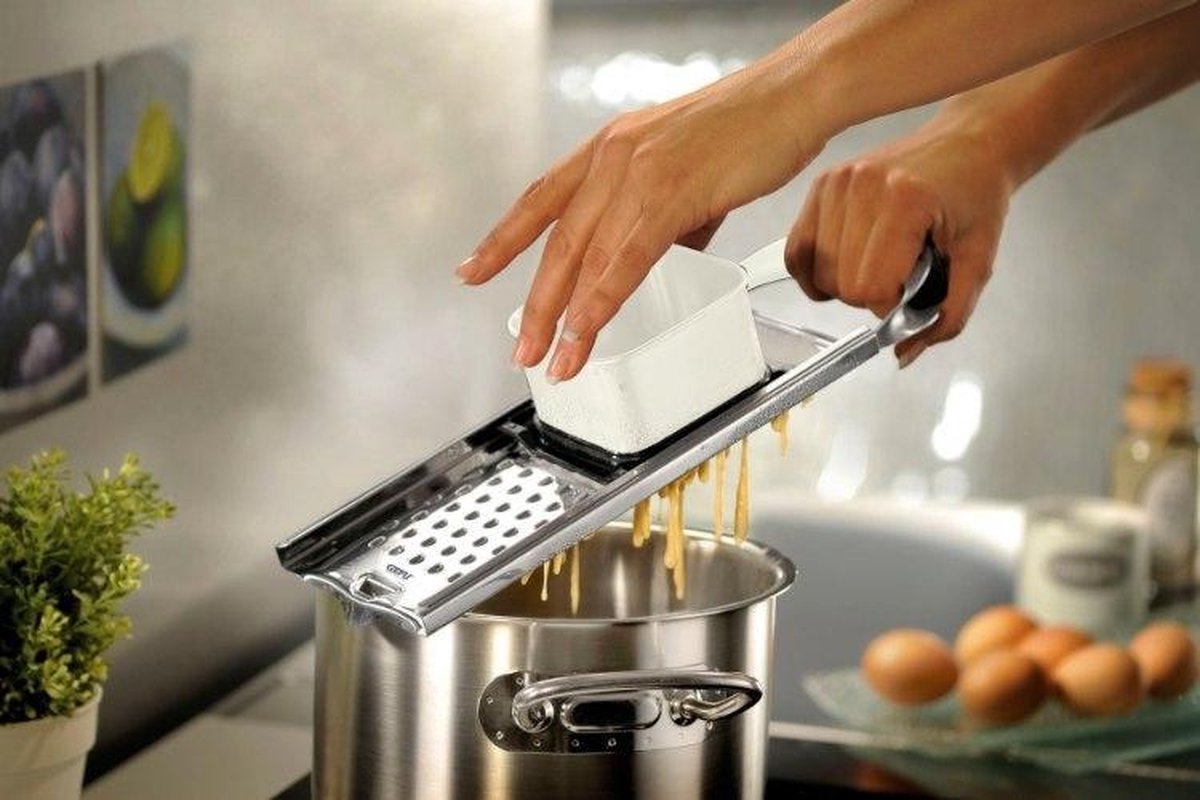 Bol.com Spaetzle Maker Voor Korte Spaetzle - TRADIZIONE - Gefu aanbieding