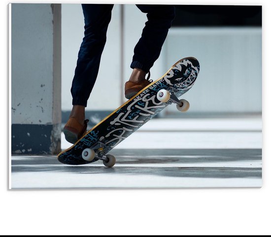 Forex - Skateboarden met Gele Schoenen - 40x30cm Foto op Forex