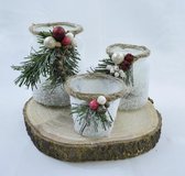 Kerststukje met 3 waxinelichtjeshouders: 24 x 14 cm