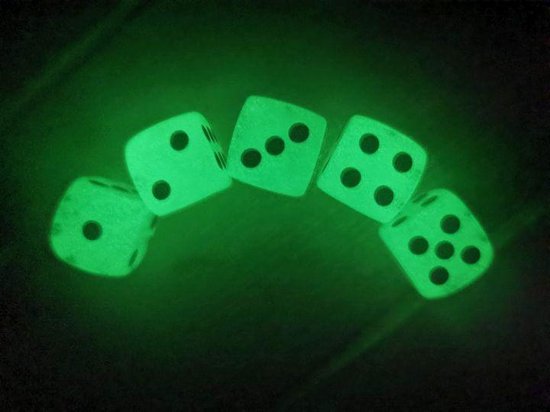 Afbeelding van het spel NoxMagica - Dobbelstenen Glow in the Dark - voorspellen - lichtgevend | handgemaakt tasje