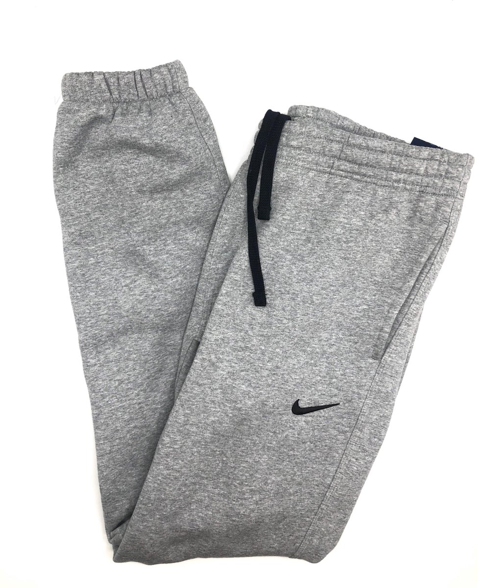 nike club fleece tapered pants
