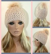 Gebreide wintermuts met pompon kleur lichtroze maat one size