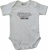 Witte romper met "Alle baby's zijn lief, maar de liefste baby's zijn geboren in Maart" - maat 74/80 - babyshower, zwanger, cadeautje, kraamcadeau, grappig, geschenk, baby, tekst, bodieke